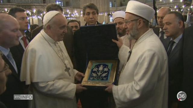 Le pape François s'est recueilli à Istanbul