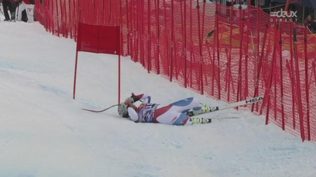 Descente messieurs:  Beat Feuz part à la faute et chute violemment