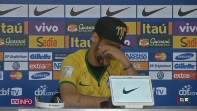 Football - Coupe du Monde: Neymar craque devant la presse