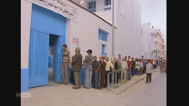 Les bureaux de vote pris d'assaut en Tunisie