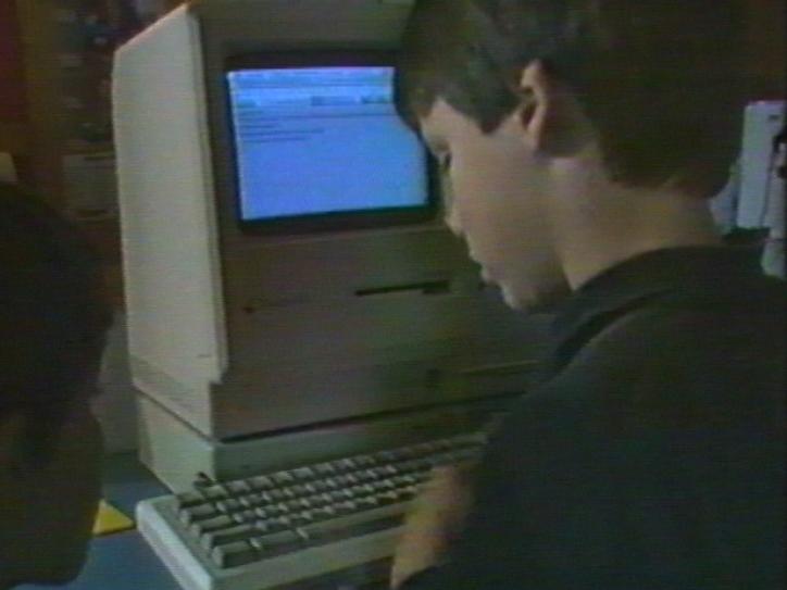 Macintosh à l'école. [RTS]