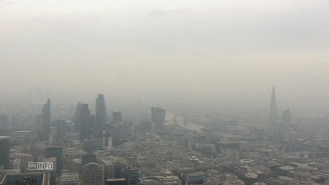 Londres cachée par un épais smog
