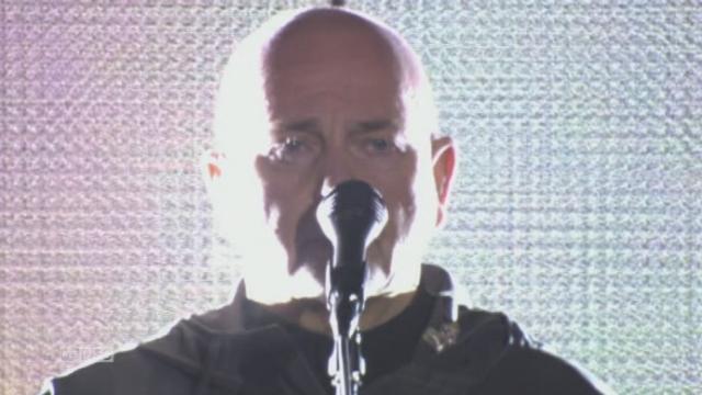 Peter Gabriel interprète "Heroes" pour les 25 ans de la chute du Mur