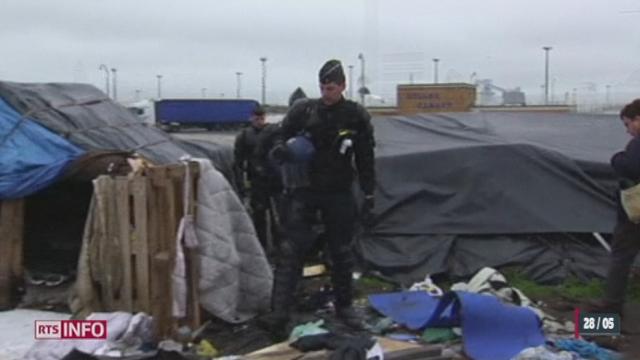 Trois camps de migrants à Calais (France) ont été évacués par les forces de l'ordre