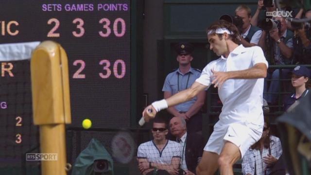 Finale messieurs. Novak Djokovic (SRB) - Roger Federer (SUI). Incroyable mais vrai: de 4-5 et balle de match contre lui, le Suisse remporte la 4e manche 7-5