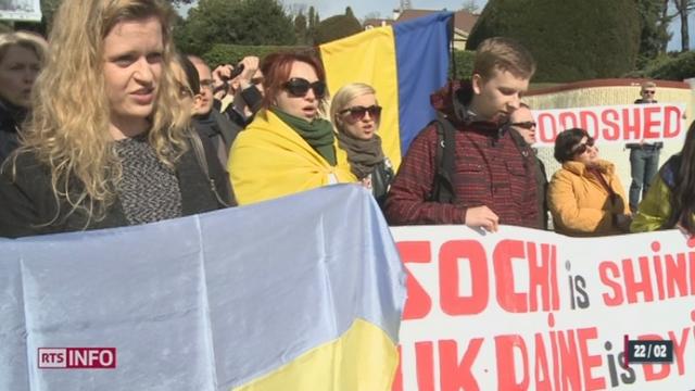 Une cinquantaine d'Ukrainiens de Suisse se sont rassemblés devant le musée olympique à Lausanne