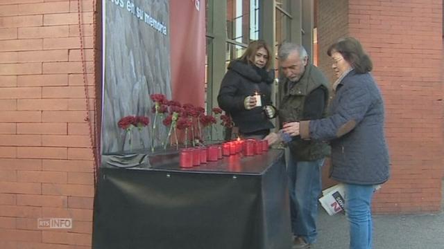 Bougies dans le métro madrilène pour les victimes de l'attentat