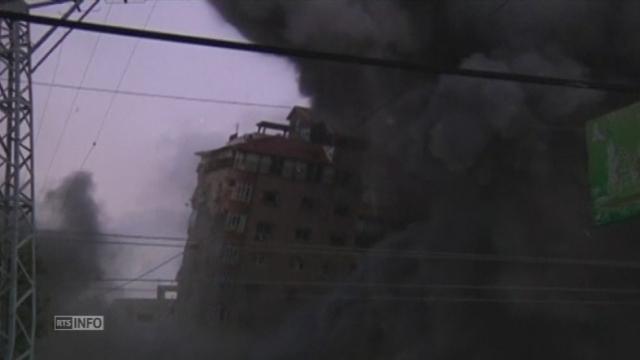 Effondrement d un immeuble apres une frappe israelienne a Gaza
