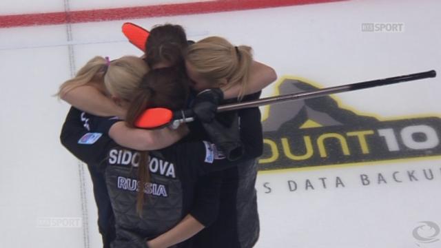 demi-finale dames Russie-Danemark (9-4): victoire des Russes qui rejoignent l'équipe de Suisse pour la finale 15h23-15h29 environ