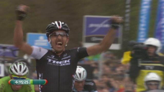 Victoire de Fabian Cancellara au sprint après avoir accéléré et lâché les principaux favoris à 17km de l’arrivée
