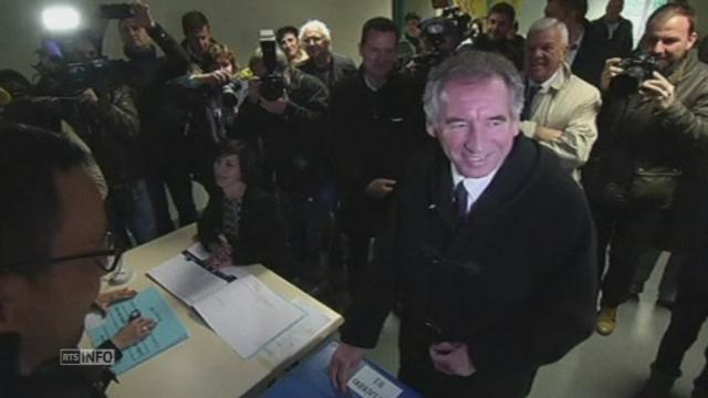 François Bayrou vote confiant à Pau