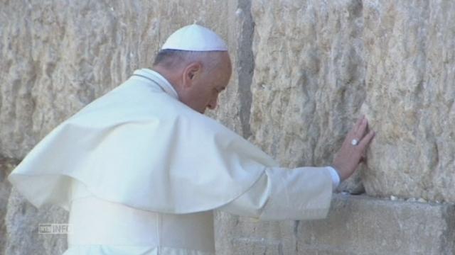 Le pape se recueille au Mur des Lamentations