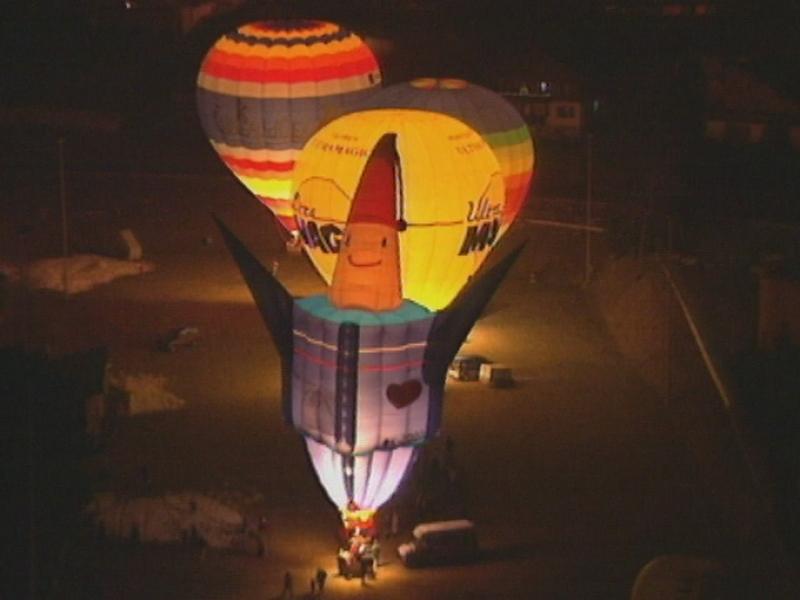 Ambiance féérique au Festival International de ballons de Château-d'Oex. [RTS]