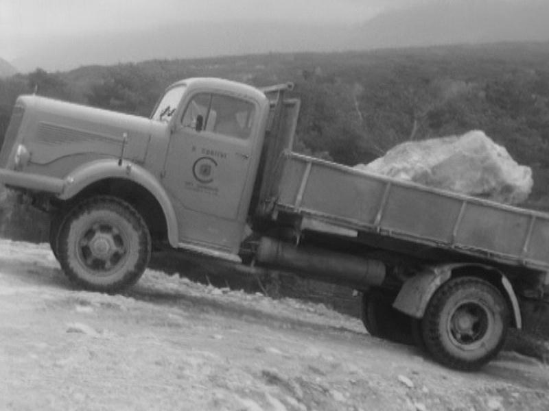 Travaux d'endiguement du Rhône au Bois de Finges en 1967 [RTS]