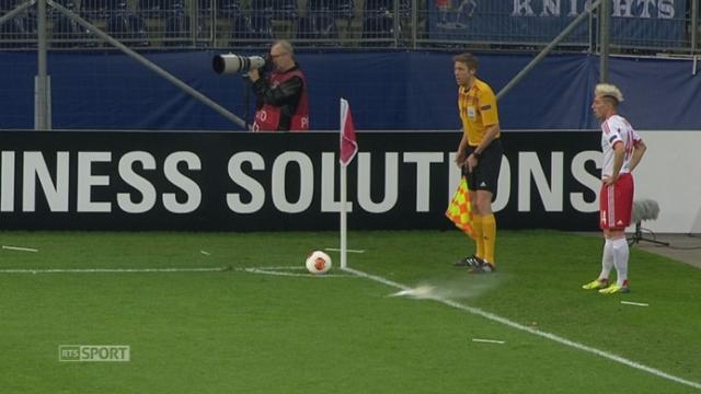 1-8 (retour), FC Salzbourg - FC Bâle (1-0): frustrés, les supporters bâlois lancent des projectiles sur la pelouse et l'arbitre renvoie les 22 acteurs au vestiaire