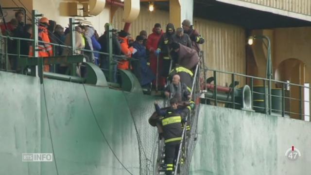 Italie: environ 80 personnes restent prisonnières d'un ferry en feu en mer Adriatique