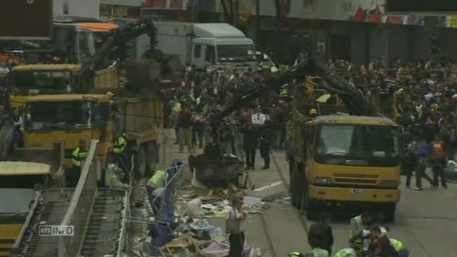 Destruction du dernier camp de manifestants a Hong Kong