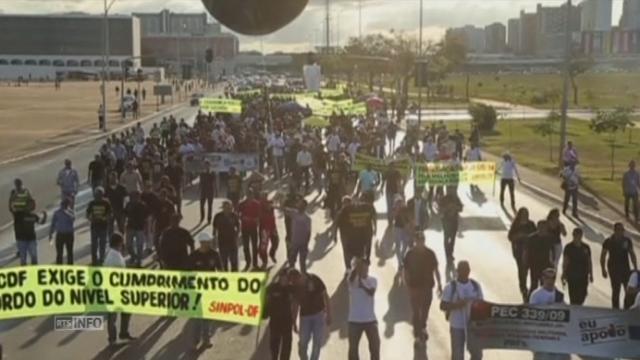 La police brésilienne en grève envahit les rues de Brasilia