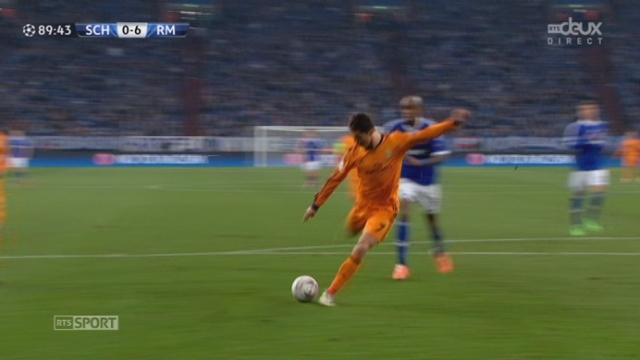 1-8 de finale (aller), Schalke 04 - Real Madrid (0-6): chaque attaquant marque deux buts, avec cette nouvelle réalisation de Ronaldo