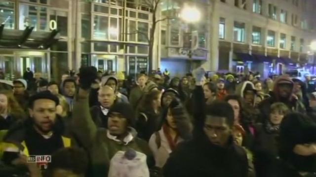 Les manifestants anti-racistes occupent la rue aux Etats-Unis