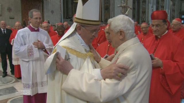 La première apparition publique de Benoît XVI