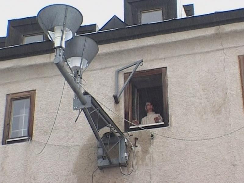 Les chanoines ont l'oeil sur la météo. [RTS]