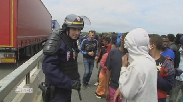 2000 migrants ont tente de forcer l entree dans l Eurotunnel