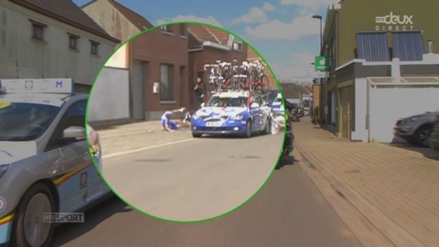Brugges - Oudenaarde: grosse chute d’un cycliste à cause d’un accident entre deux voitures de formation