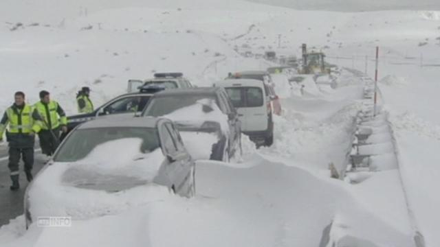 Des automobilistes piégés par la neige dans le nord de l'Espagne