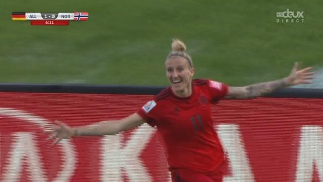 Groupe B, Allemagne - Norvège (1-0): Anja Mittag reprend un ballon mal repoussé par Ingrid Hjelmseth et ouvre le score pour l'Allemagne