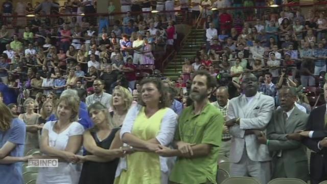 Des centaines de personnes rendent hommage aux victimes de la fusillade de Charleston