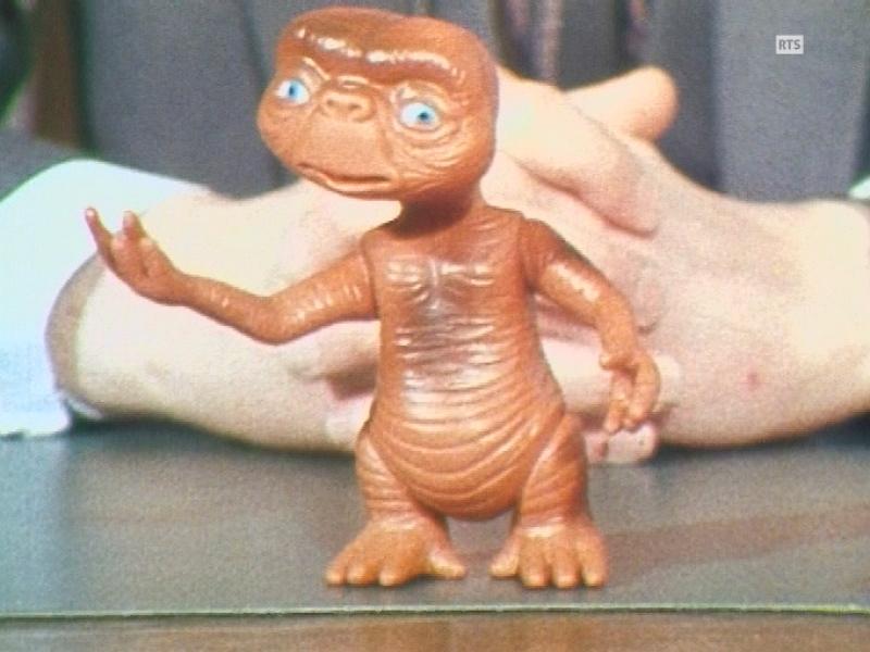 La poupée E.T. l'Extraterrestre s'arrache après la sortie du film.