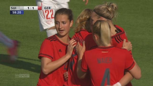 Suisse - Allemagne (1-1): égalisation de l'Allemagne par Simone Lauehr qui a le temps d'armer sa frappe au 16 mètres