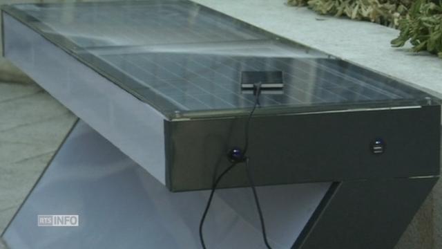 Un banc solaire pour charger son smartphone