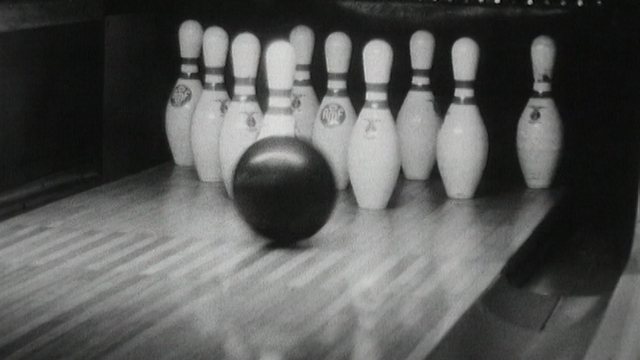 Policier et champion de bowling. [RTS]