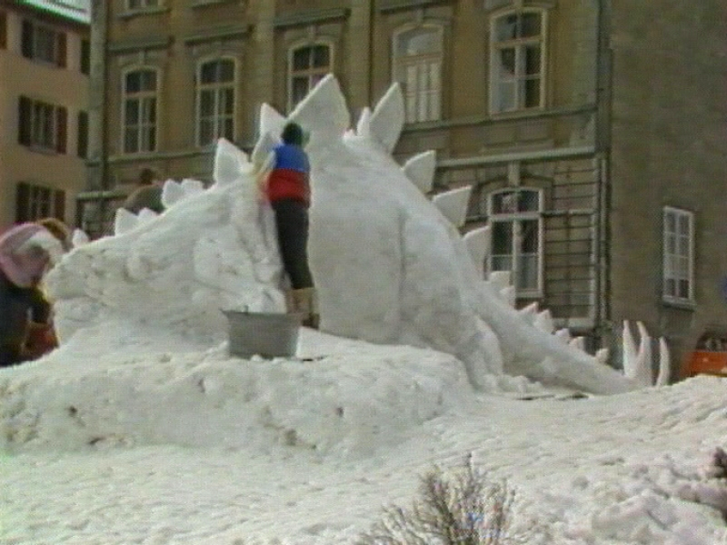 Sculptures éphémères, La Chaux-de-Fonds 1986. [RTS]