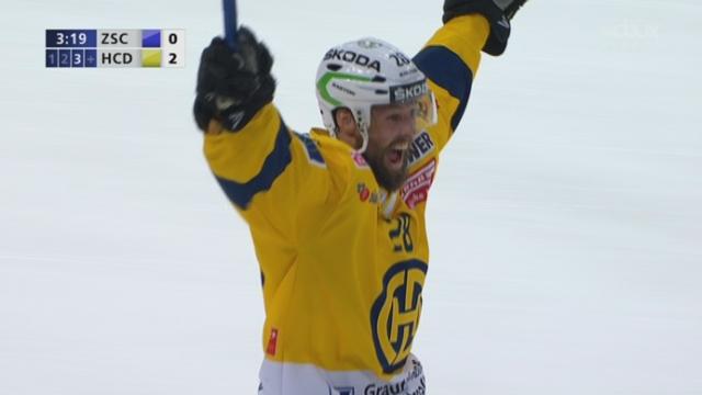 Finale, acte V, ZSC Lions - HC Davos (0-2): Dick Axelsson double la mise pour les Davosiens à 3 minutes du terme de la rencontre et le titre est quasiment acquis!