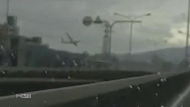 Le crash de l'avion TransAsia filmé depuis une voiture