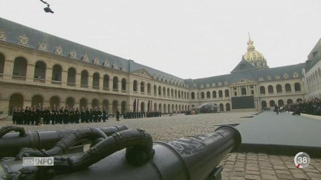 La France s’est recueillie, dans la Cour des Invalides, en mémoire des victimes des attentats de Paris