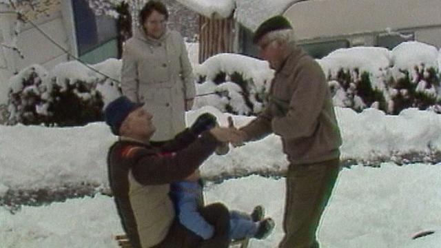 Camping en hiver au-dessus de Sion en 1984. [RTS]
