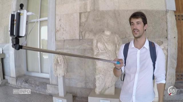 Grèce: la pratique du selfie est jugée envahissante dans certains lieux historiques