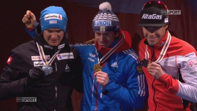 Cérémonies des médailles: la joie de Dario Cologna (SUI) d'être vice champion du monde de skiathlon du 30 km messieurs