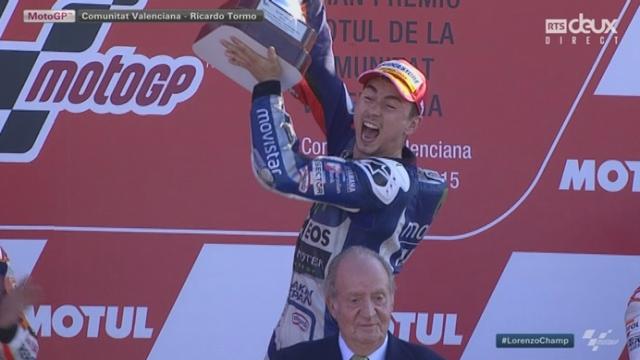 MotoGP: les larmes de bonheur de Jorge Lorenzo (ESP) sur le podium devant Marc Marquez (ESP) 2e et Dani Pedrosa (ESP) 3e