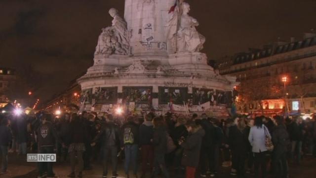 Les Parisiens sortent dans les rues pour défier la peur