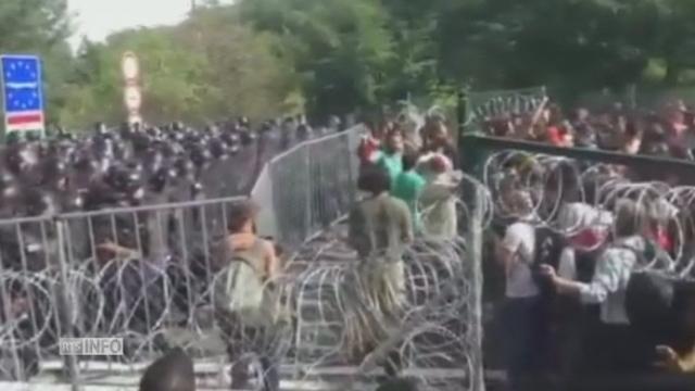 Des migrants ont force la barriere a la frontiere hongroise