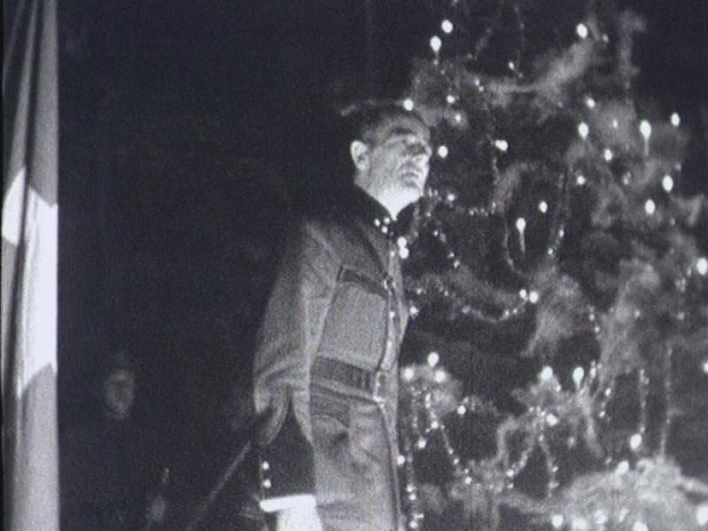 Le premier Noël des soldats suisses en 1939. [TSR]