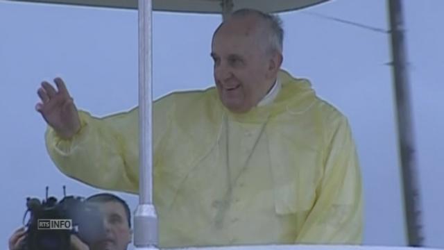 Le pape a dû écourter sa visite à Tacloban à cause d'une tempête