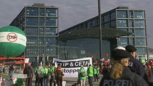 Début de la manifestation anti TAFTA à la gare de Berlin