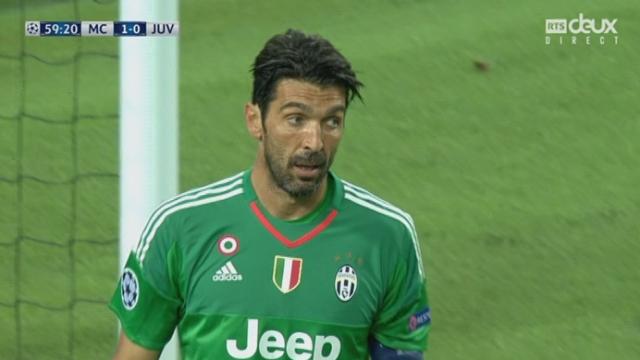 Manchester City - Juventus Turin (1-0). 60e minute: Buffon sauve encore la Juve