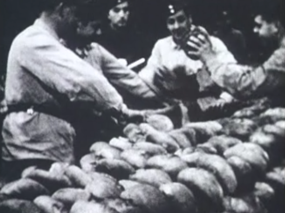 Les boulangers militaires à Lausanne durant la deuxième guerre. [TSR]